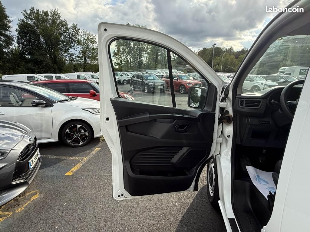 RENAULT TRAFIC L1H1 2800 Kg 2.0 Blue dCi - 130 Fourgon Confort TVA RECUPERABLE + CLIM (image 26)
