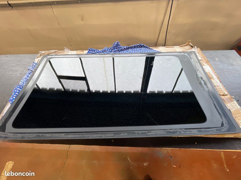 Fenêtre / Baie arrière gauche OEM Mercedes Vito W447 (image 3)