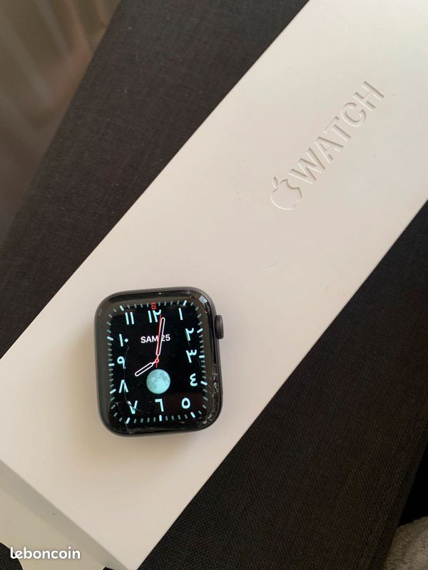 Apple Watch Serie 5 44mm (image 1)