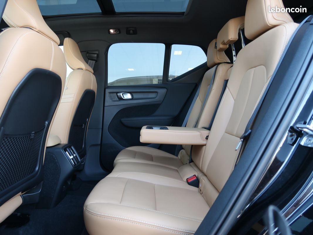 VOLVO XC40 T2 Inscription 129 Geartronic 8 + toit panoramique (image 8)