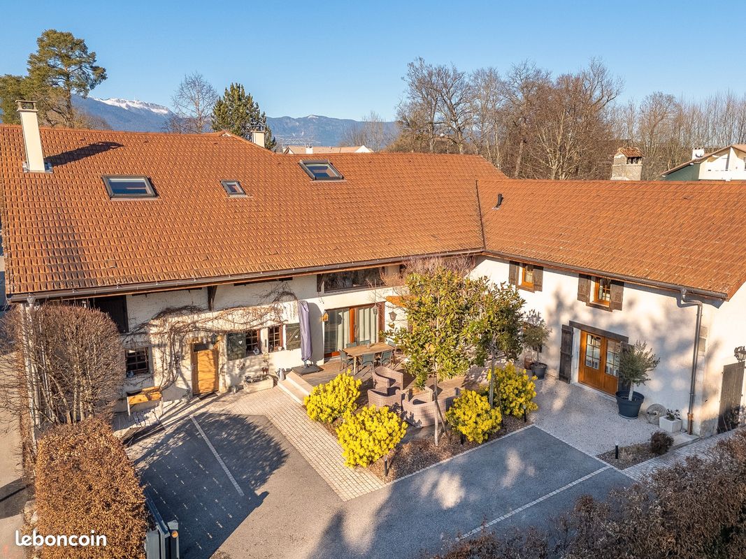 Maison 8 pièces 324 m² · à Prévessin-Moëns · 324 m² · 1 145 000 €
