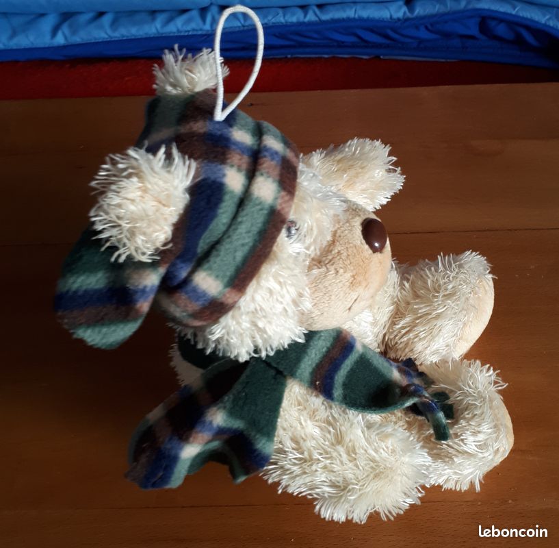 Adorable ours en peluche beige Nicky Toy avec couvre-tête et écharpe écossais cousus (image 5)
