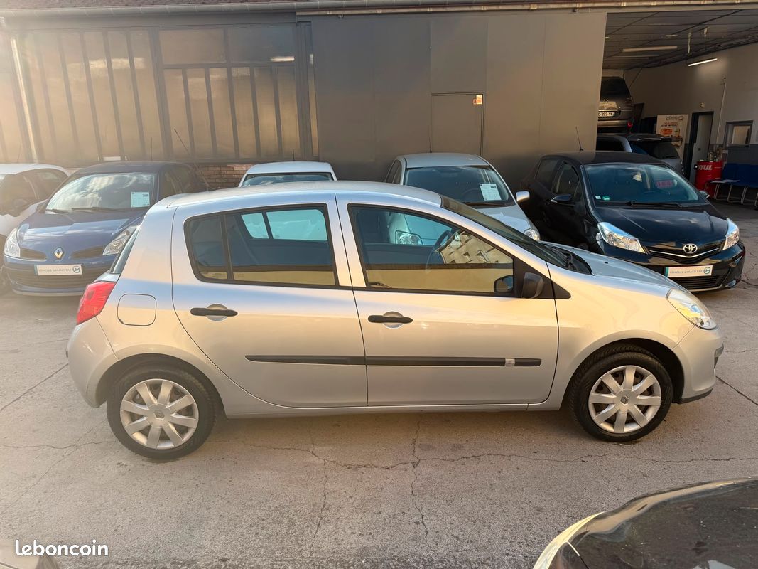 Renault clio iii 1.2 16v 75 authentique 5p (image 5)