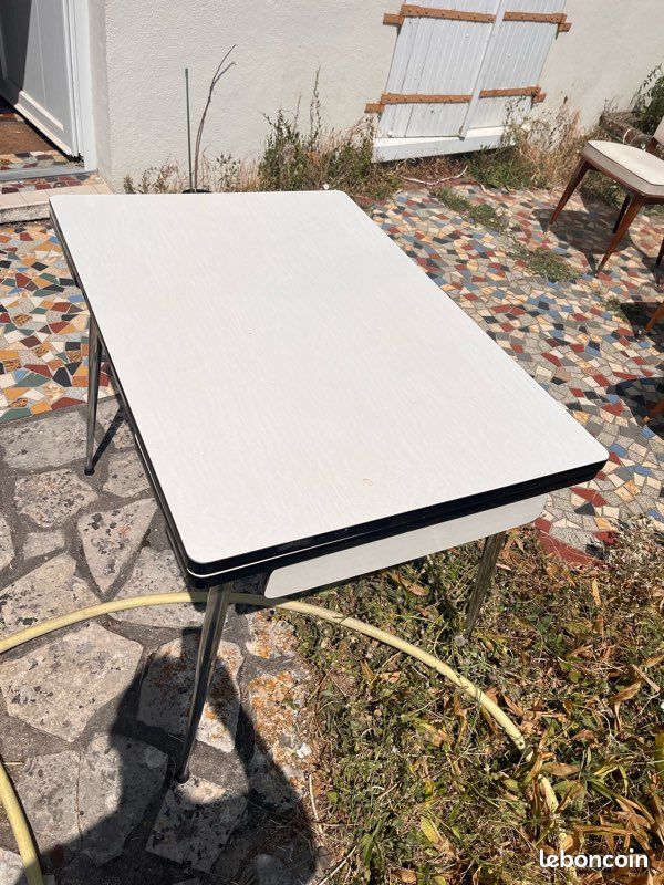 Table Formica (image 1)