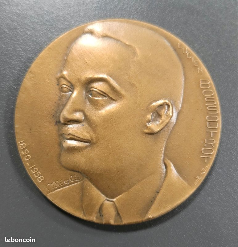MAGNIFIQUE MÉDAILLE EN Bronze - Signée A. Morlon - Victoire EUR 65,00 MAGNIFIQUE MÉDAILLE EN Bronze - Signée A. Morlon - Victoire EUR 65,00