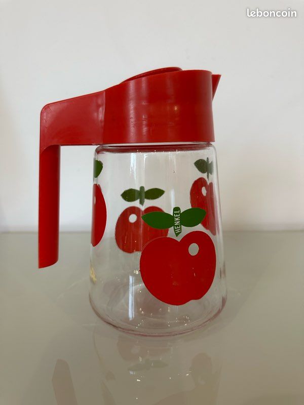 Pot vintage Henkel en verre décor pomme bouchon rouge 720 ml / avec éraflures
