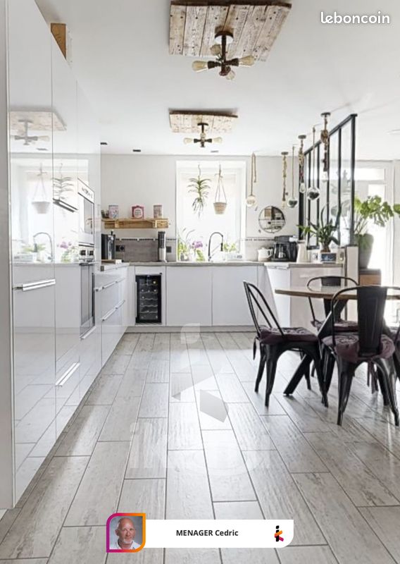 Maison 7 pièces 220 m² · à Chanas · 220 m² · 395 000 €