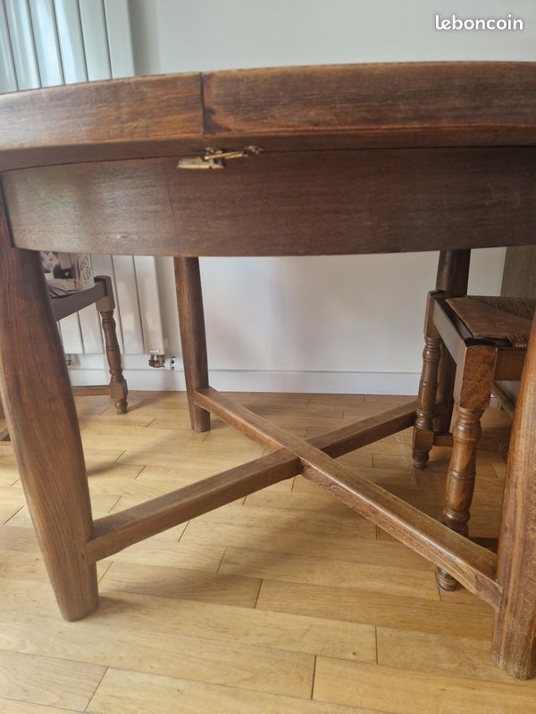 Table et chaises en bois (image 4)