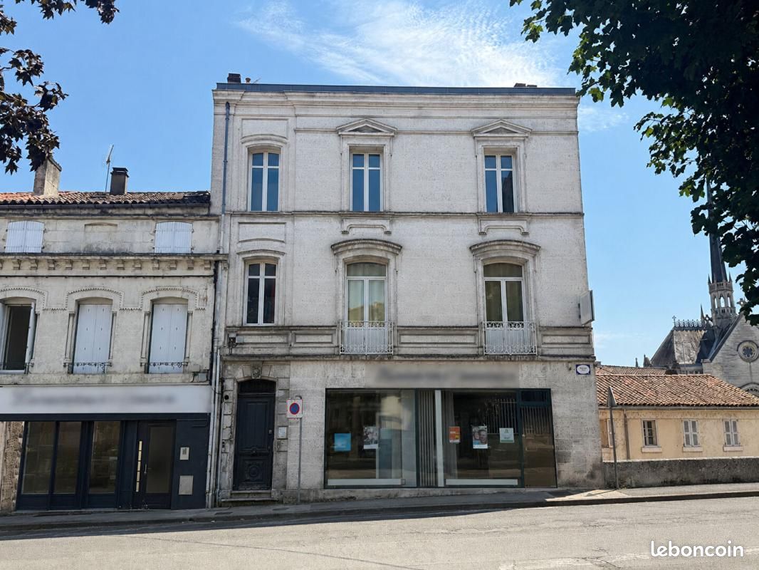 Immeuble 12 pièces 320 m² · à Angoulême · 320 m² · 555 900 €