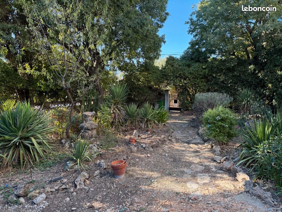 Terrain 400 m² Toulon · 210 000 €