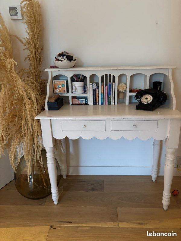 Bureau (image 1)