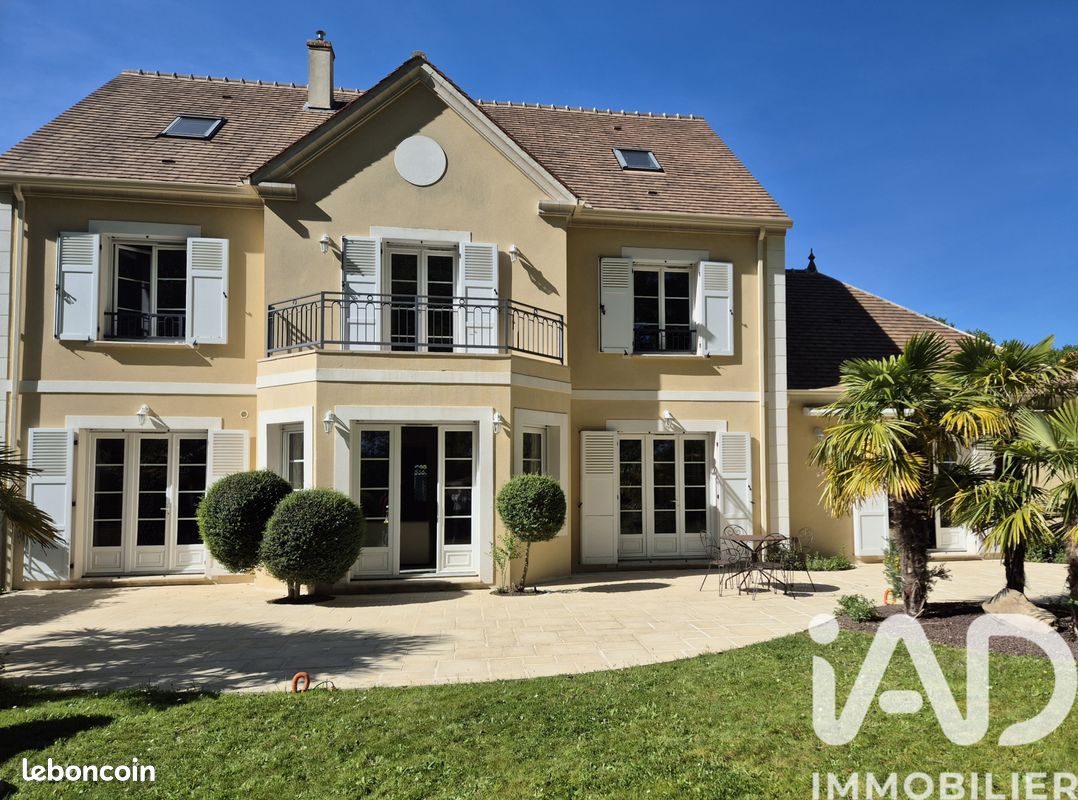 Maison 10 pièces 262 m² · à Saint-Arnoult-en-Yvelines · 262 m² · 945 000 €