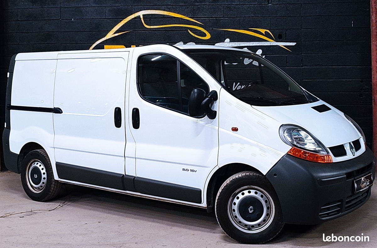RENAULT TRAFIC II 2.0L ESSENCE 120 ch UTILITAIRE - L1H1 - FOURGON - 3 PLACES - CLIMATISATION - 1ère MAIN - ENTRETIEN RENAULT - TRES PROPRE (image 1)