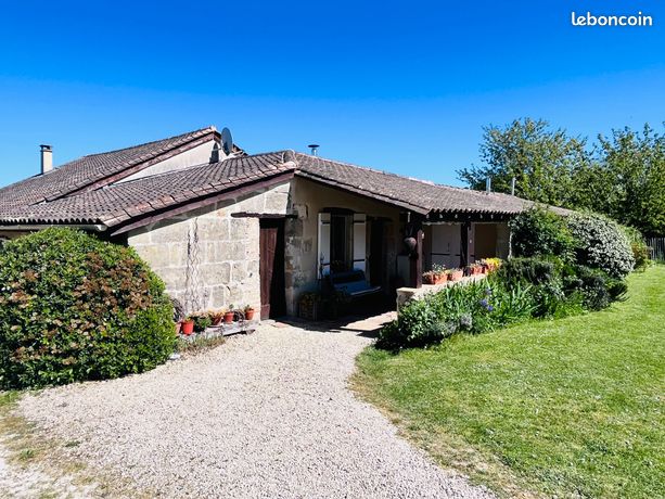 Pleine de charme en campagne jolie maison en pierre avec vue totalement rénovée avec goût, beau jardin