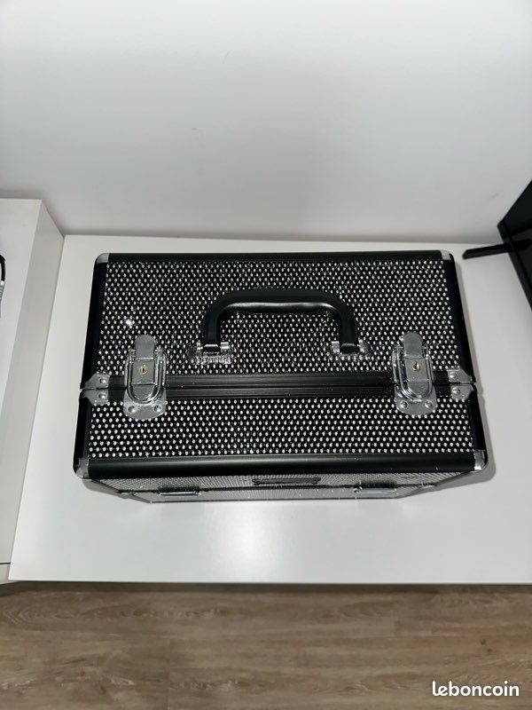 Malette maquillage PARISAX neuve argentée strass et noir (image 7)
