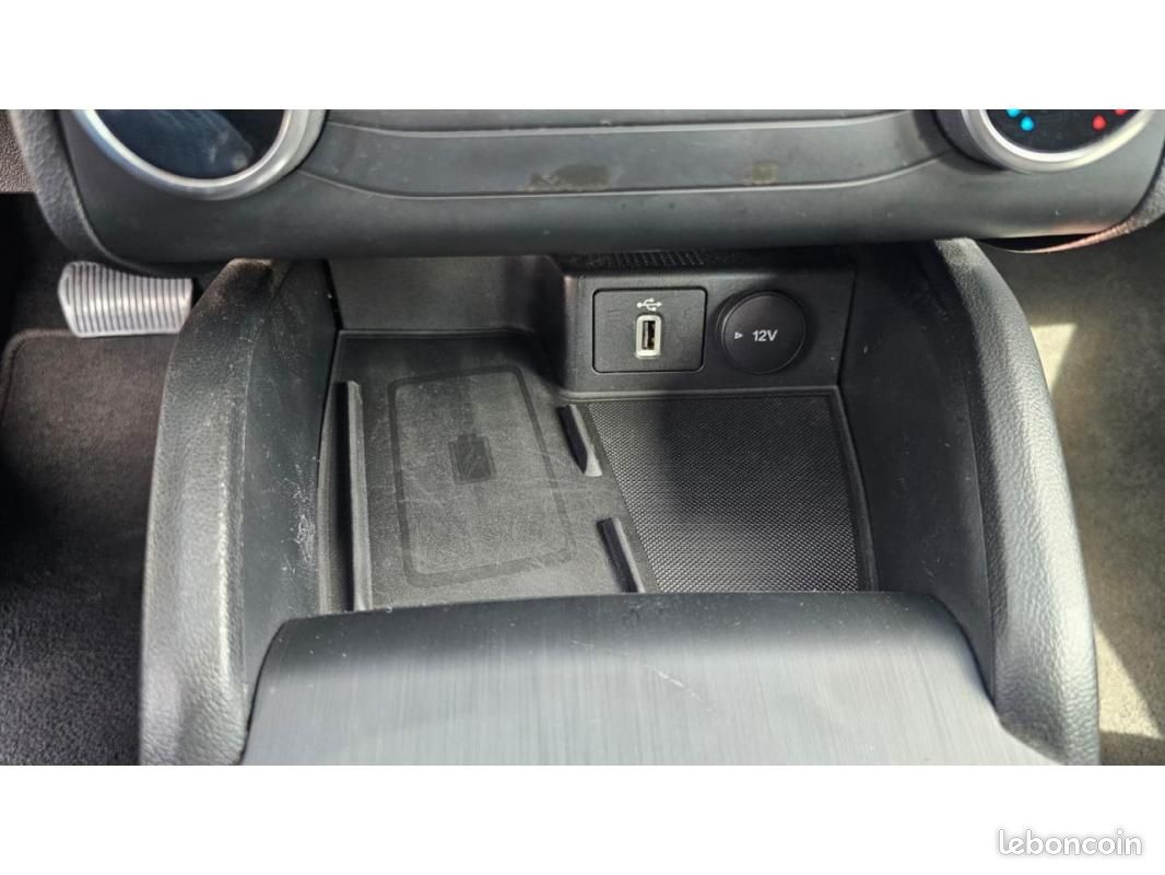 Ford Focus SW Connected 1.5 EcoBlue 120cv BVA inclus Camera de Recul + Attelage + Avertisseur ang... (image 9)