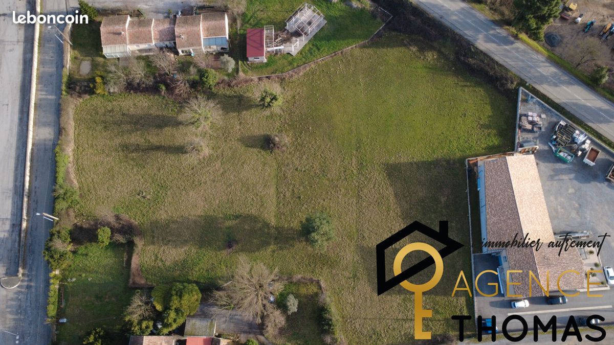 Terrain 7900 m² · à Aubenas · 7 900 m² · 430 000 €