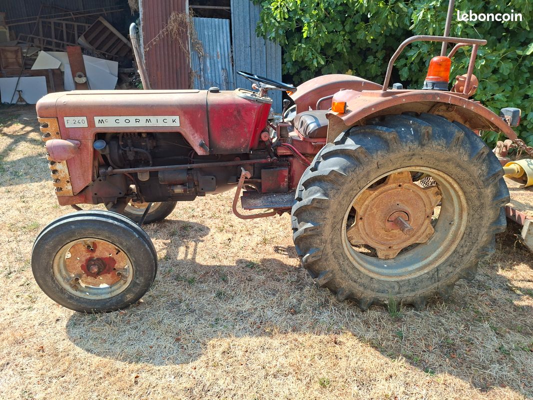 Tracteur Mac Cormick F 240 (image 2)