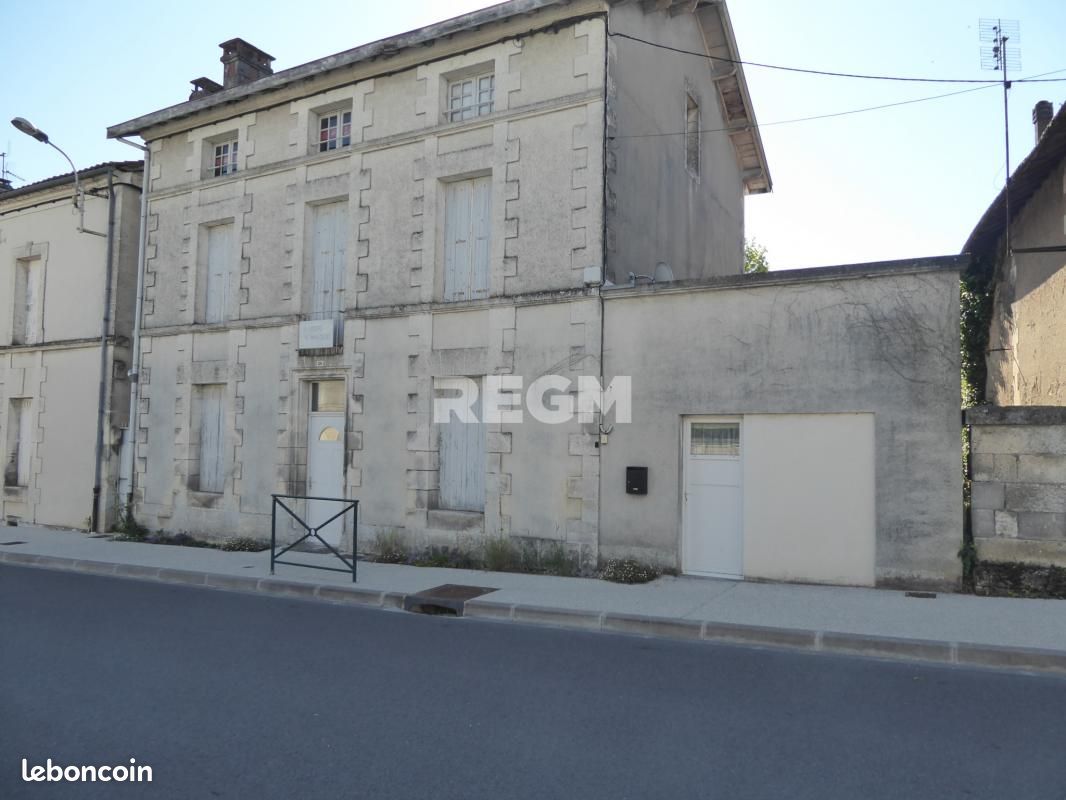 Maison 7 pièces 150 m² - Montmoreau 16190 -Saint-Cybard (image principale 0)