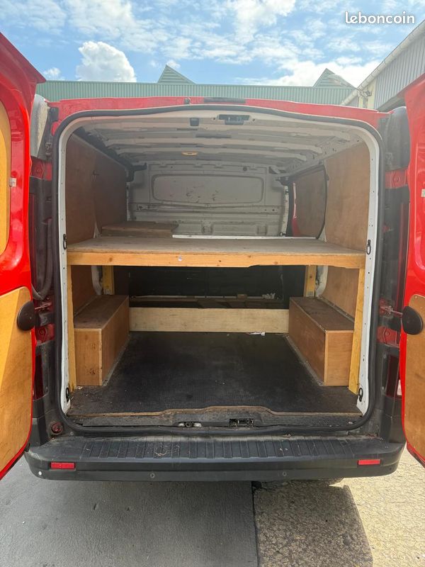RENAULT TRAFIC Fourgon (image 2)