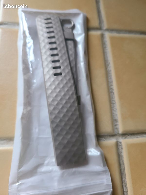 Montre Fitbit charge 3 et bracelets (image 14)