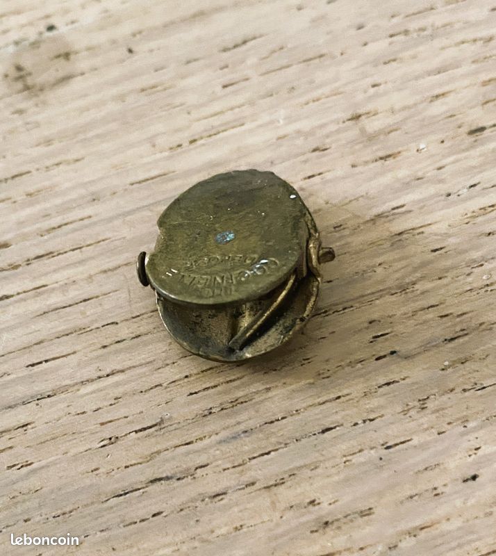 Broche Femme Coccinelle Émail Rouge Pin Laiton