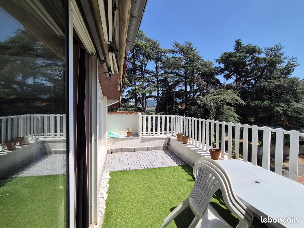 Appartement 6 pièces 163 m² · à Saint-Jean-Bonnefonds · 163 m² · 165 000 €