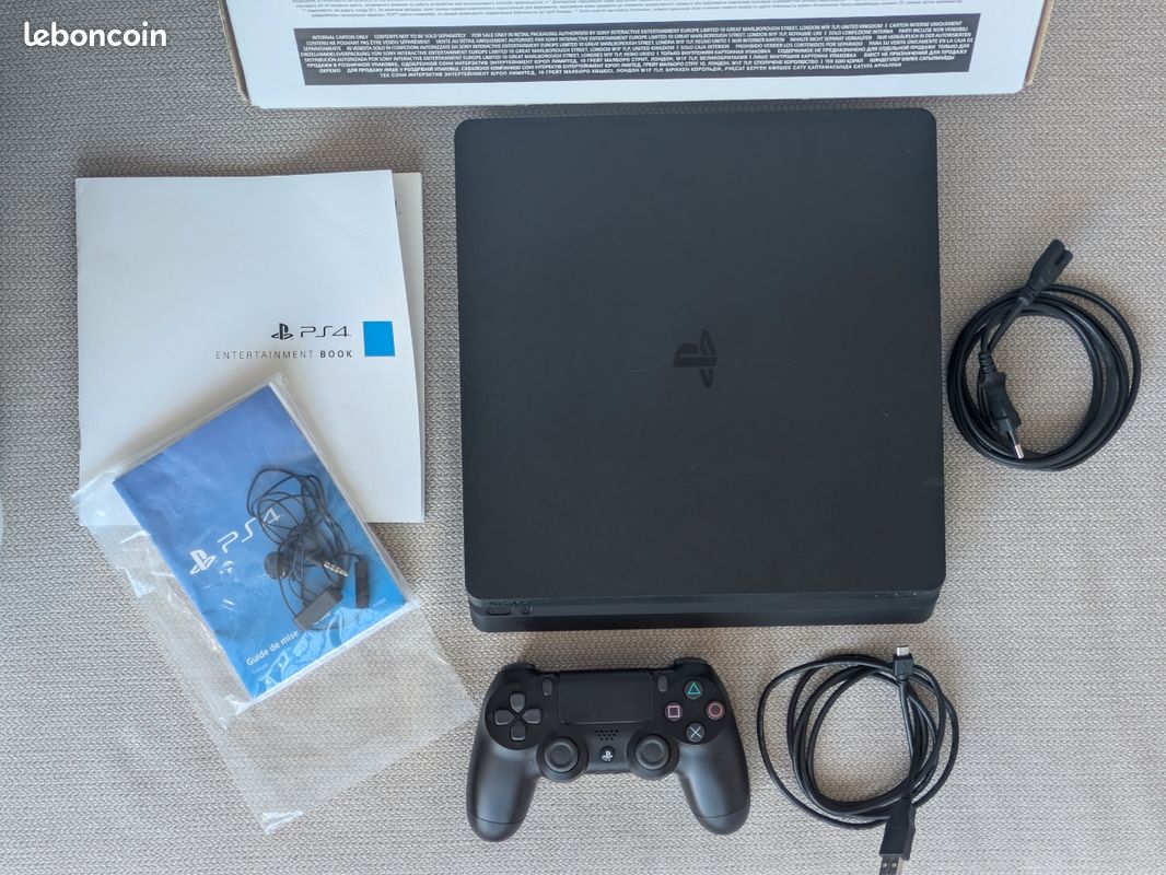 Console PS4 Slim 1To Noire – Avec Manette, Câbles, OS 12.52, Garantie 1 An