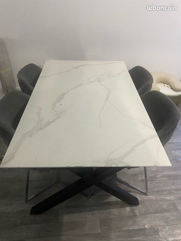 Table à manger et table basse et 4 chaises (image 5)