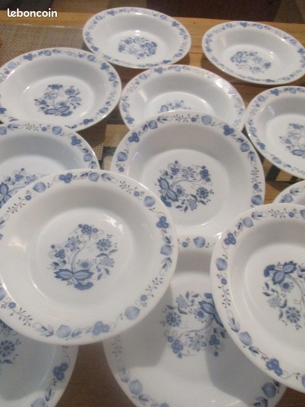 Lot assiette Arcopal ( vintage) années 70) (PAZ) (image 1)