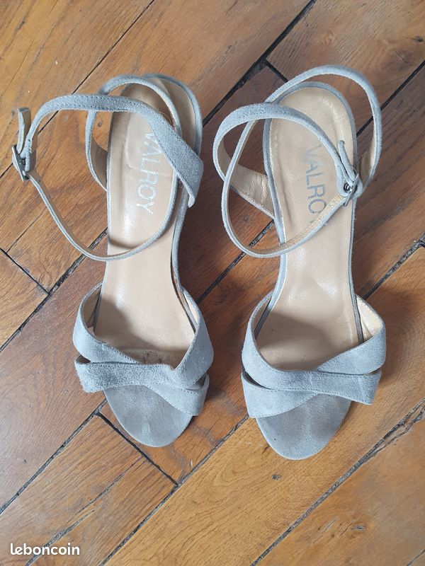 Sandales daim gris clair talon 6 cm taille 40 (image 7)