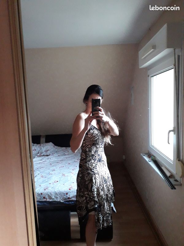 Robe d'été noire/beige motif feuilles type mousseline taille 38 Très bon état - Vêtements