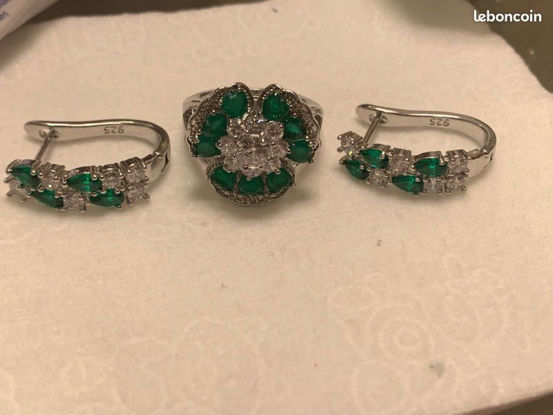 Lot de bijoux en argent et émeraude (image 8)