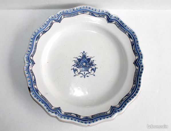 Assiette Ancienne En Porcelaine – XIXe Siècle, Camaïeu Bleu, Doré à L'or Fin