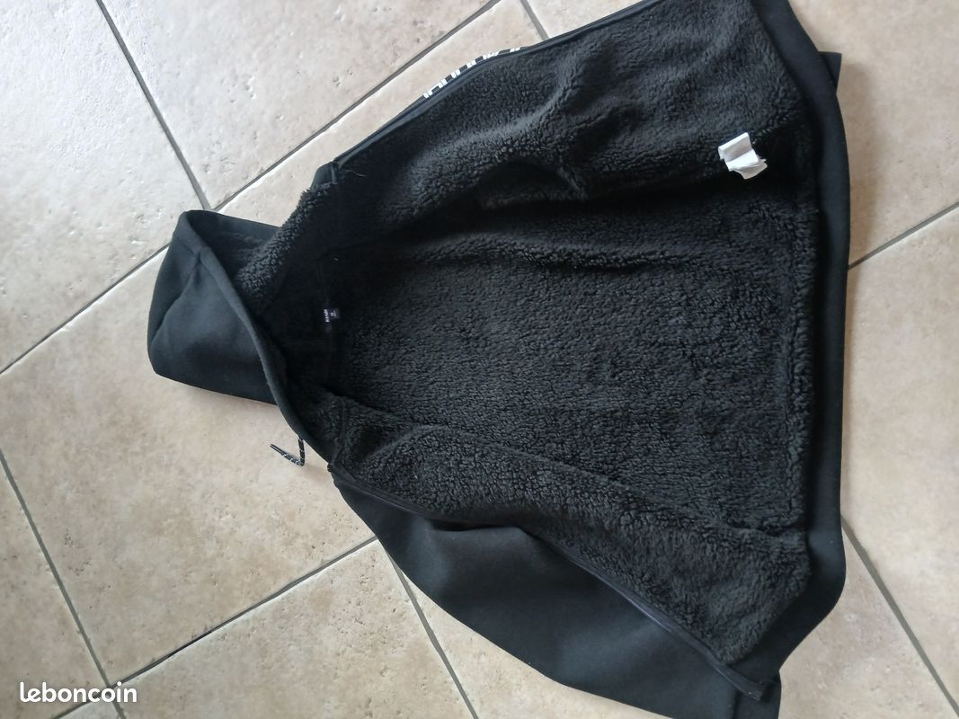 Veste noire fourrée garçon taille XS (11 ans) (image 2)