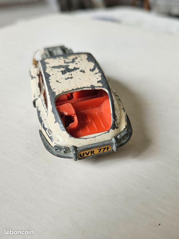 DINKY TOYS FRANCE Jaguar Type E 2+2 ref 131 - Collection