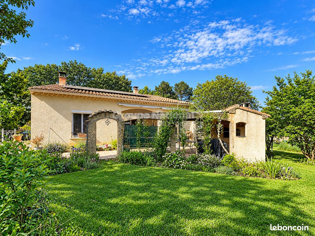 Maison 7 pièces 145 m² · à Suze-la-Rousse · 145 m² · 420 000 €