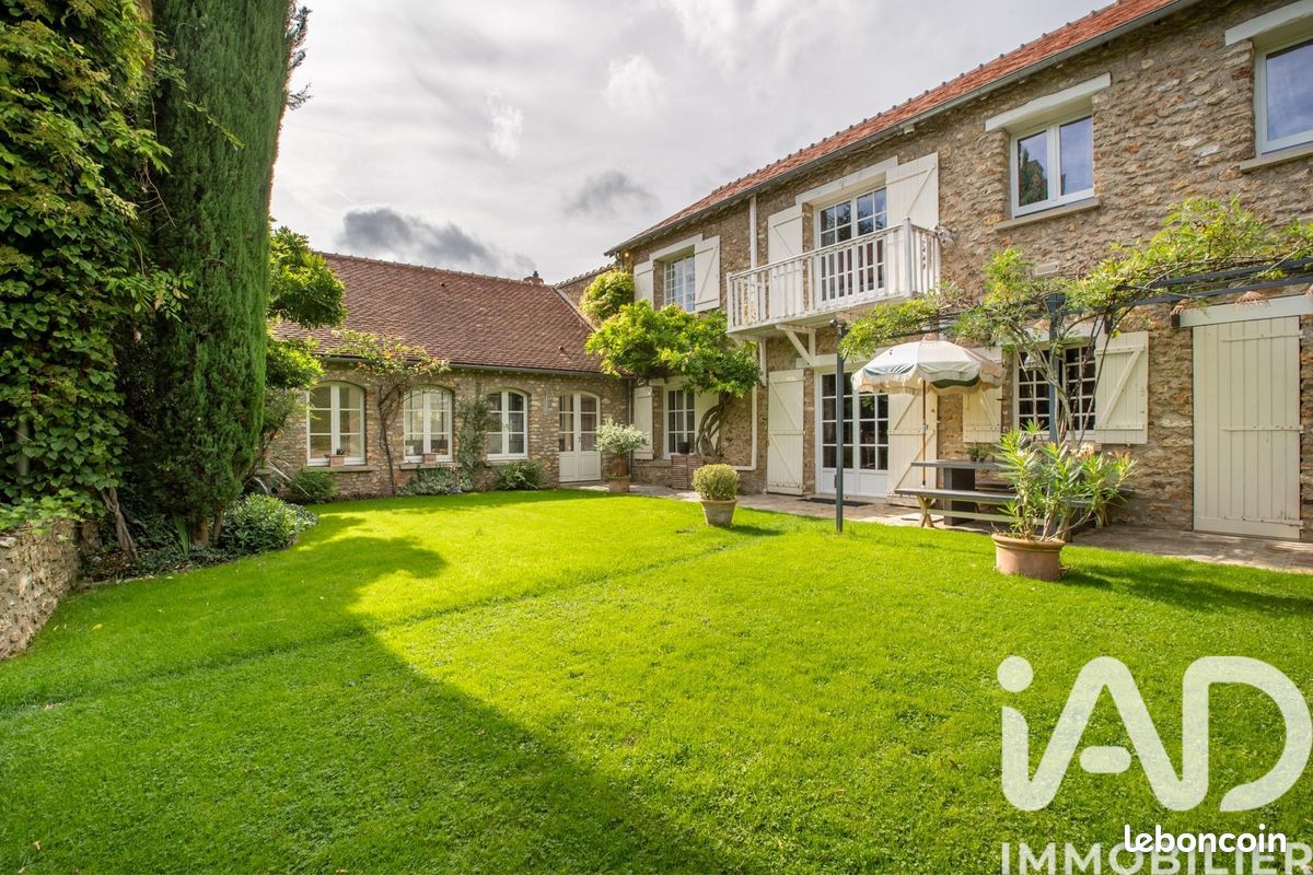 Maison 10 pièces 351 m² · à Feucherolles · 351 m² · 2 070 000 €