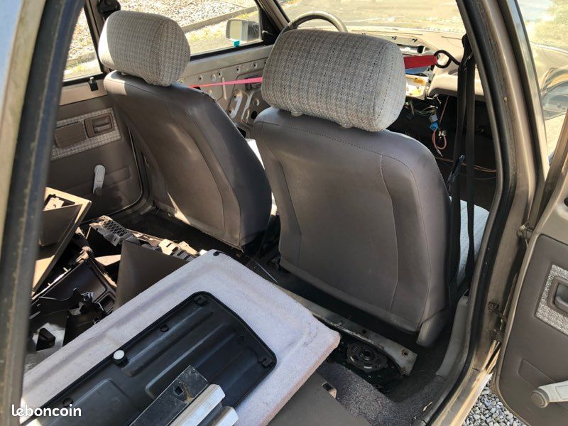 Sièges avant Peugeot 205 (image 2)