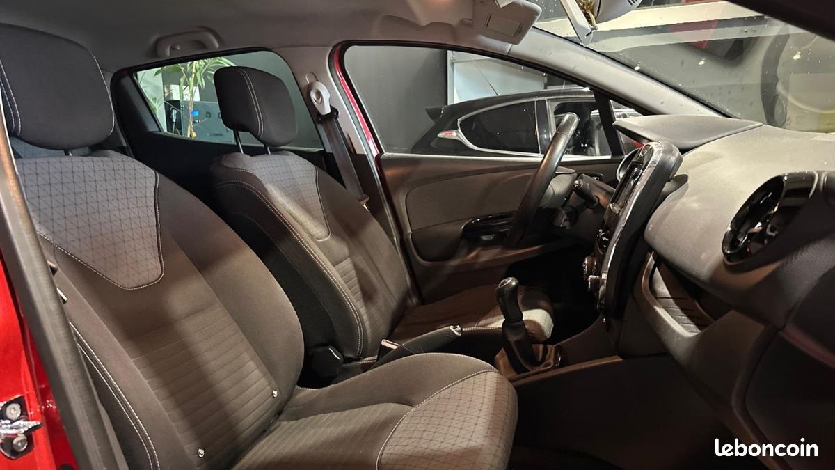 Renault Clio IV TCe 90 Energy eIntens (image 13)