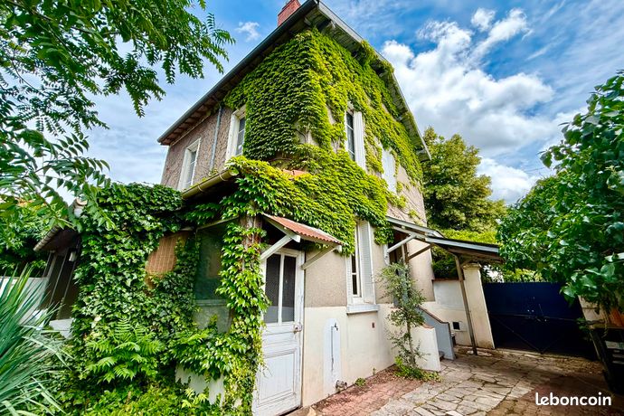 RARE / Maison familiale individuelle au coeur de Monplaisir — 1