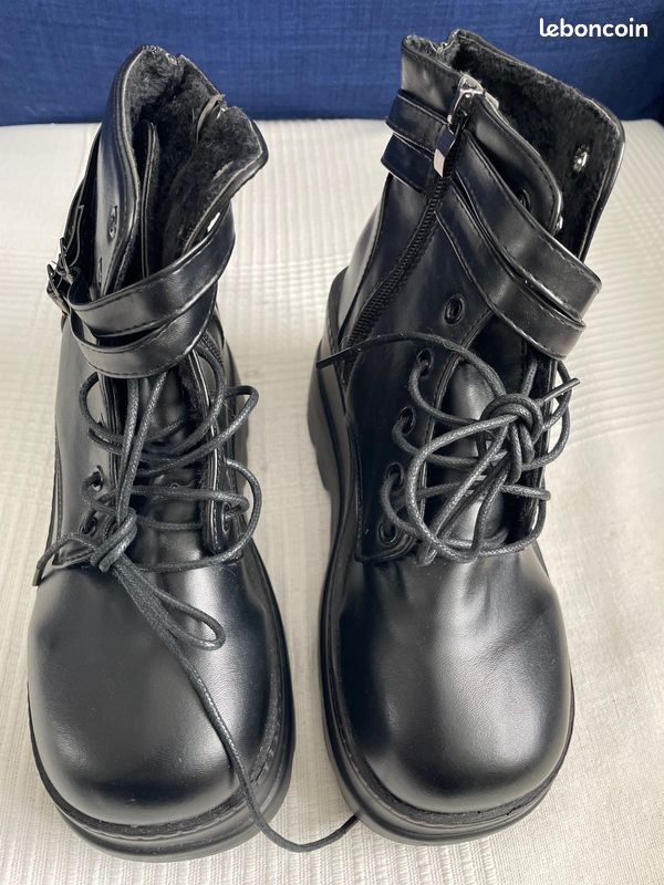 Bottines Plateforme style gothique à lacets Taille 38 - Chaussures Bottines Plateforme style gothique à lacets Taille 38 - Chaussures