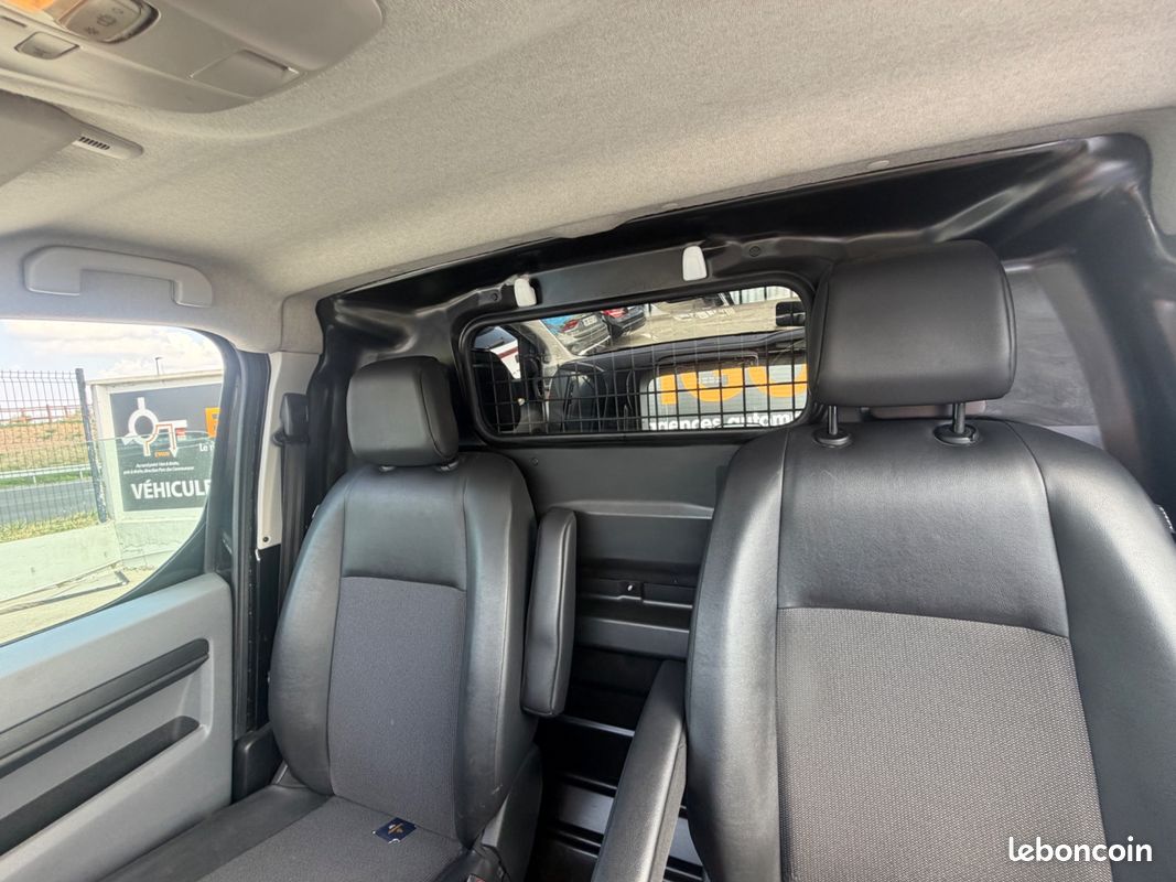 CITROEN JUMPY 2.0 BLUEHDI 180 ch EAT8 AFFICHAGE HUD / CAMÉRA / GRIP CONTROL / SIÈGES CHAUFF. / CARPLAY (image 18)