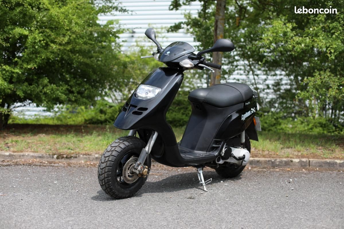 Hire Scooter 50 Piaggio Typhoon Moto Piaggio Typhoon 50 2000