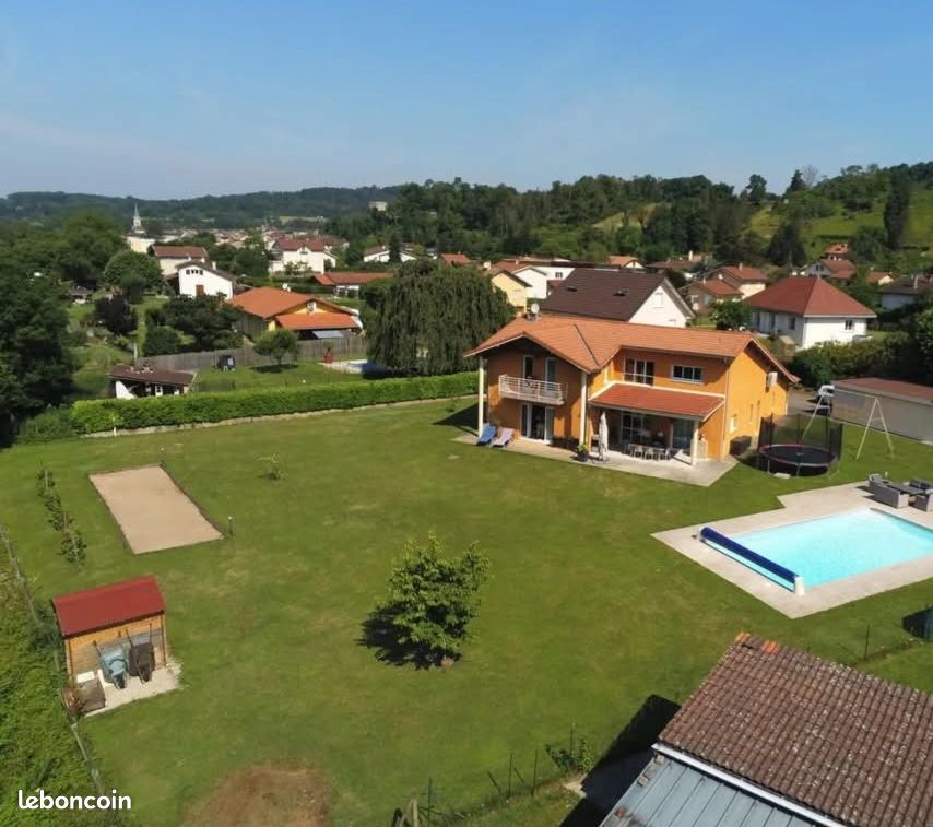 Maison 9 pièces 215 m² · à Poncin · 215 m² · 480 000 €