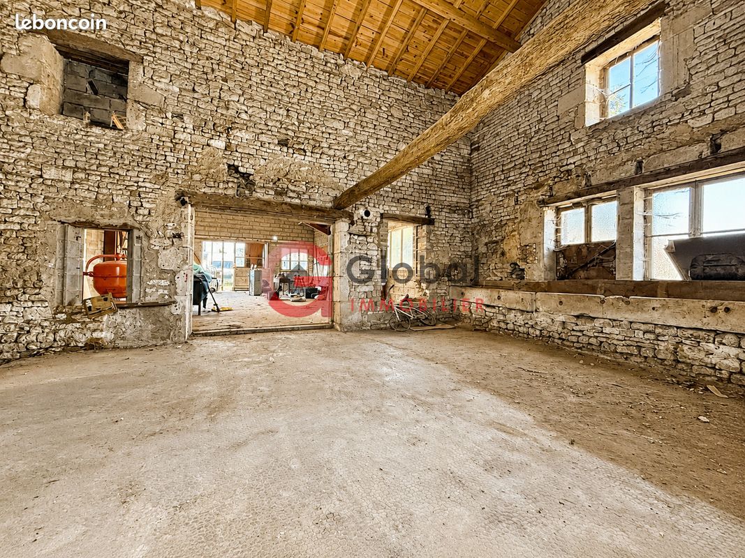 Maison 1 pièce 190 m² · à Petosse · 190 m² · 48 000 €