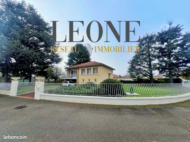 https://img.leboncoin.fr/api/v1/lbcpb1/images/79/98/41/799841fc2ba868e414b63b4b943813fc89a0c99e.jpg?rule=ad-image