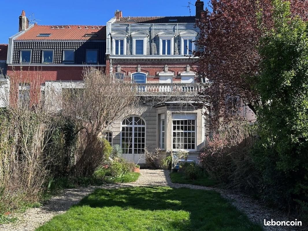 Maison 8 pièces 306 m² · à Lille · 306 m² · 3 800 €