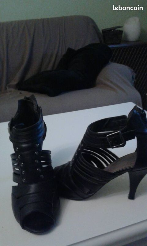Chaussures en cuir noir (image 2)