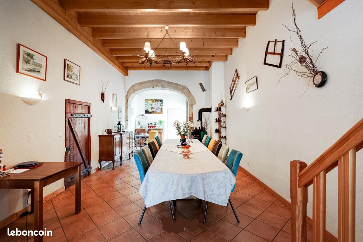 Maison 13 pièces 548 m² · à Le Frasnois · 548 m² · 750 000 €